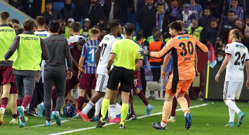 Tümer Metin, Trabzonspor - Beşiktaş maçında Cyle Larin'in pozisyonuna benzer bir olayı kendisinin de yaşadığını söyledi! Kırmızı kart kararı doğru dedi