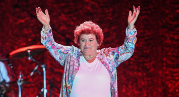 Türk Halk Müziği'nin efsanevi ismi Selda Bağcan, popçuların kıyafetlerini topa tuttu: Elli yıldır sahnedeyim öyle giyinmedim