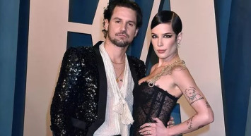 Türk sevgilisine yatakta poz veren Halsey’den, iddialı bikinisiyle dudak ısırtan pozlar! Ünlü şarkıcının o fotoğrafları erkek takipçilerini büyüledi