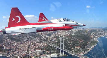 Türk Yıldızları'ının kokpitinden Türkiye manzaraları! Birçok ilimizden büyüleyen görüntüler