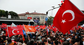 Türkiye sokaklara akın etti: Cumhurbaşkanı Erdoğan'ın seçim zaferi kutlanıyor