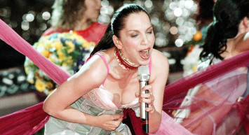 Türkiye'ye birincilik getirmişti: Sertab Erener'e heyecanlandıran Eurovision daveti!