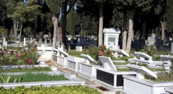 Türkiye’yi şok eden görüntüler! Mezarlıkta ayin yaptıkları sırada öyle bir şey oldu ki...