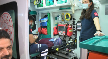 Uludağ’da Kaybolup Üç Gün Sonra Sağ Bulunan Kadını Jandarma Sırtında Taşıdı