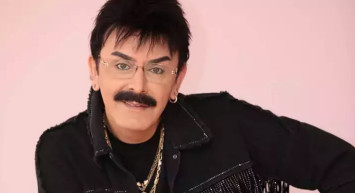 Ünlü modacıdan tepki çeken sözler: ''Göğüslerinin yarısı dışarıda gezersen...''