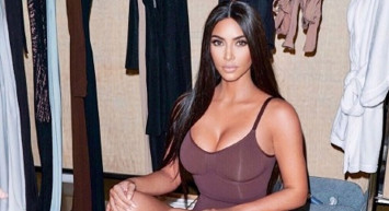 Ünlü model iç çamaşırları ile canlı yayın yaptı: Takipçileri meme ucunun göründüğünü fark edince olanlar oldu