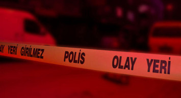 Ünlü oyuncu annesini dövdü! Magazin dünyası bu bomba haberle çalkalanıyor!