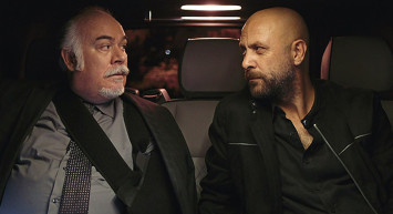 Ünlü oyuncu Güven Kıraç'tan 12 yıllık eşine büyük ihanet! Genç sevgilisiyle öpüşürken kameralara yakalandı