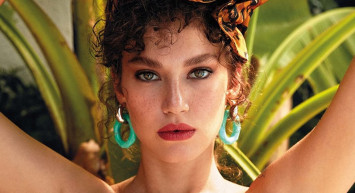 Ünlü oyuncu Melisa Şenolsun herkese inat sütyensiz pozlarını paylaştı! 'Sen neymişsin be...'