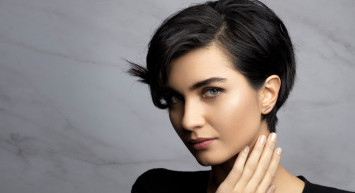 Ünlü oyuncu Tuba Büyüküstün kızlarını da alıp Türkiye’yi terk etti: ‘Burada kendimi evimde hissediyorum’