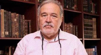 Ünlü tarihçi İlber Ortaylı'dan korkutan haber: Uçakta fenalaştı!