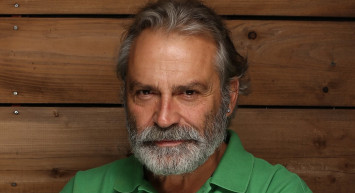 Usta oyuncu Haluk Bilginer'den kötü haber! Vücudu yoğun tempoya dayanamadı