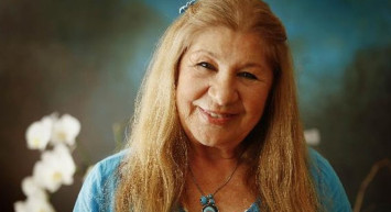 Usta sanatçı Ayla Algan'ın cenaze törenine ünlü akını: Hayatımın değişmesine vesile olmuştu