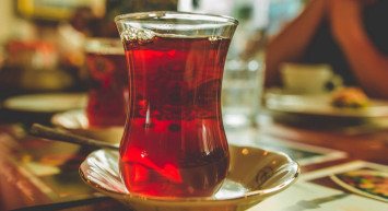 Uzmanlar Uyardı: Sıcak Çay Yemek Borusu Kanseri Riskini 5 Kat Artırıyor!