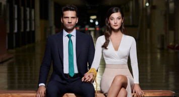 Yargı dizisinin yıldızı Pınar Deniz'den olay görüntüler! Öyle bir halde yakalandılar ki bir daha insan içine çıkamazlar