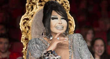 Yaşam Boyu Onur Ödülü'ne layık görülen Bülent Ersoy, törendeki konuşmasıyla herkesi duygulandırdı: Anacığımın yanına gitmek istiyorum