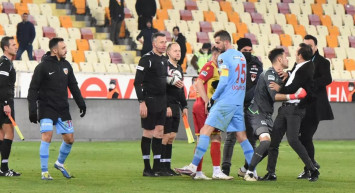 Yeni Malatyaspor - Kayserispor Maçından Sonra Adil Gevrek Hüseyin Göçek'e Saldırdı!