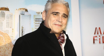 Yeşilçam'ın yıldız ismi hayatını kaybetti: Tolga Savacı Türkiye'yi neden terk etti? Sebebi ölümünden sonra ortaya çıktı...