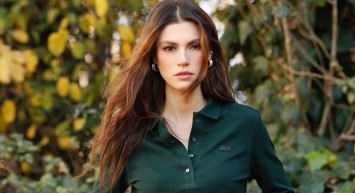 Yüsra Geyik iç çamaşırsız pozunu paylaştı