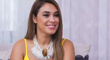 Zuhal Topal Afrika'da yerel halkla dans etti: Şimdi yandım!