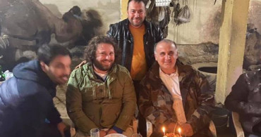 Alkolü Fazla Kaçırıp, Develerle Öpüşen Belediye Başkanı’nın Kim Olduğu Merak Konusu Oldu!