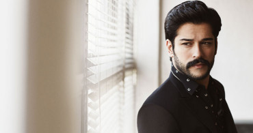Burak Özçivit'ten Hayranlarını Üzecek Haber Geldi