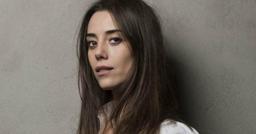 Cansu Dere, Mavi Bikinisiyle Beğeni Topladı