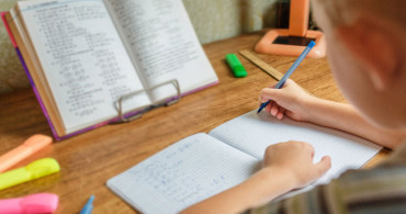 Çocuğunuza Düşük Notları İçin Bağırmanızın Yanlış Olduğunu Hatırlatan 5 Şey