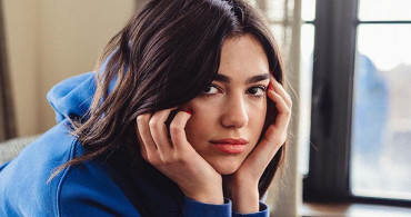 Dua Lipa Sarı Saçlarıyla Dikkat Çekti