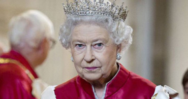 Kraliçe Elizabeth’in Kıyafetleri ve Türk Yemekleri Arasındaki Komik Benzerlik 