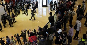 Hong Kong'da Hükümet Karşıtı Gösteri