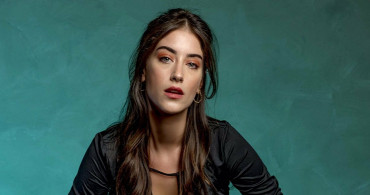 Hazal Kaya Hamilelik Pozunu Paylaştı