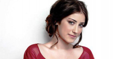 Hazal Kaya'nın Kıyafeti Görenleri Şoke Etti!