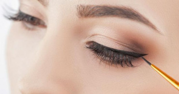 Kolay Yoldan Eyeliner Sürme Yöntemi