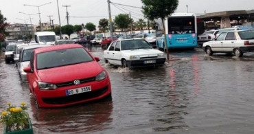 İzmir'de Sel Felaketi! 2 Kişi Hayatını Kaybetti