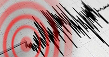 İzmir'de Yine Deprem! Millet Sokağa Fırladı