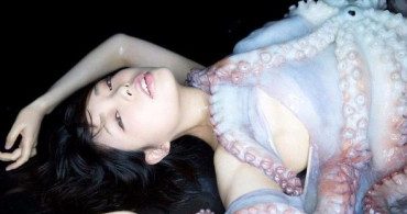 Sosyal Medyayı karıştıran Japon Modelin İlginç Pozları