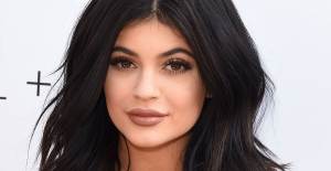 Kylie Jenner Yaptığı Makyajı Takipçileriyle Paylaştı