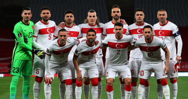 Manchester United A Milli Takım'ın yıldızı Hakan Çalhanoğlu'nu transfer etmek istiyor!