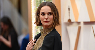 Natalie Portman, Oscar Ödülleri Töreni’nde Giydiği Kıyafetle Dikkat Çekti