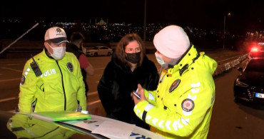 Polis Kimlik İstedi O Banka Kartı Verdi