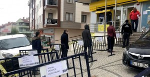 PTT'lerde Sosyal Mesafe Uygulamasına Geçildi