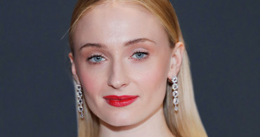 Game of Thrones'un Sansa'sı Sophie Turner Evlendi