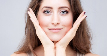 Yüz Yağlarını Gideren ve Kırışıklıklarla Mücadele Eden 9 Adımlı Egzersiz