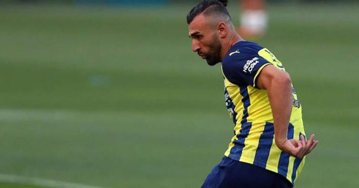  Hangi mevkide oynuyor?