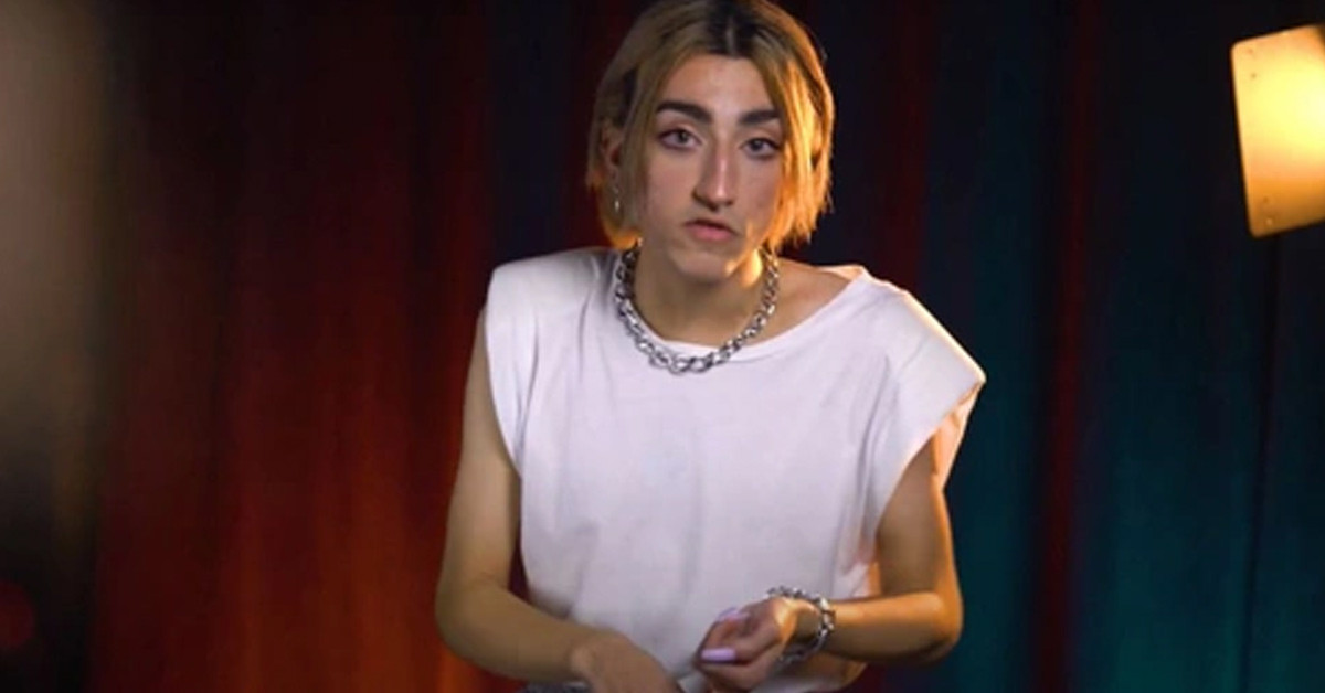 Bütün özel hayatını ifşa ediyor