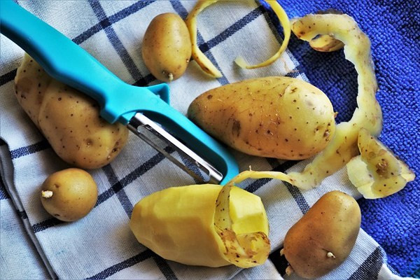 Patates kabuklarını bu yöntemle değerlendirin!