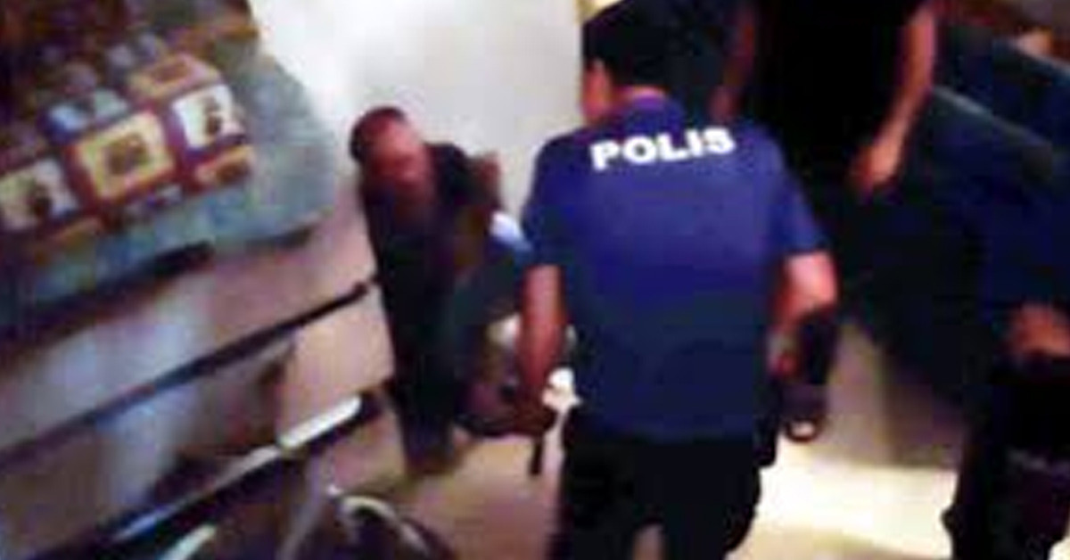 Kanlı bir şekilde zilleri çaldı