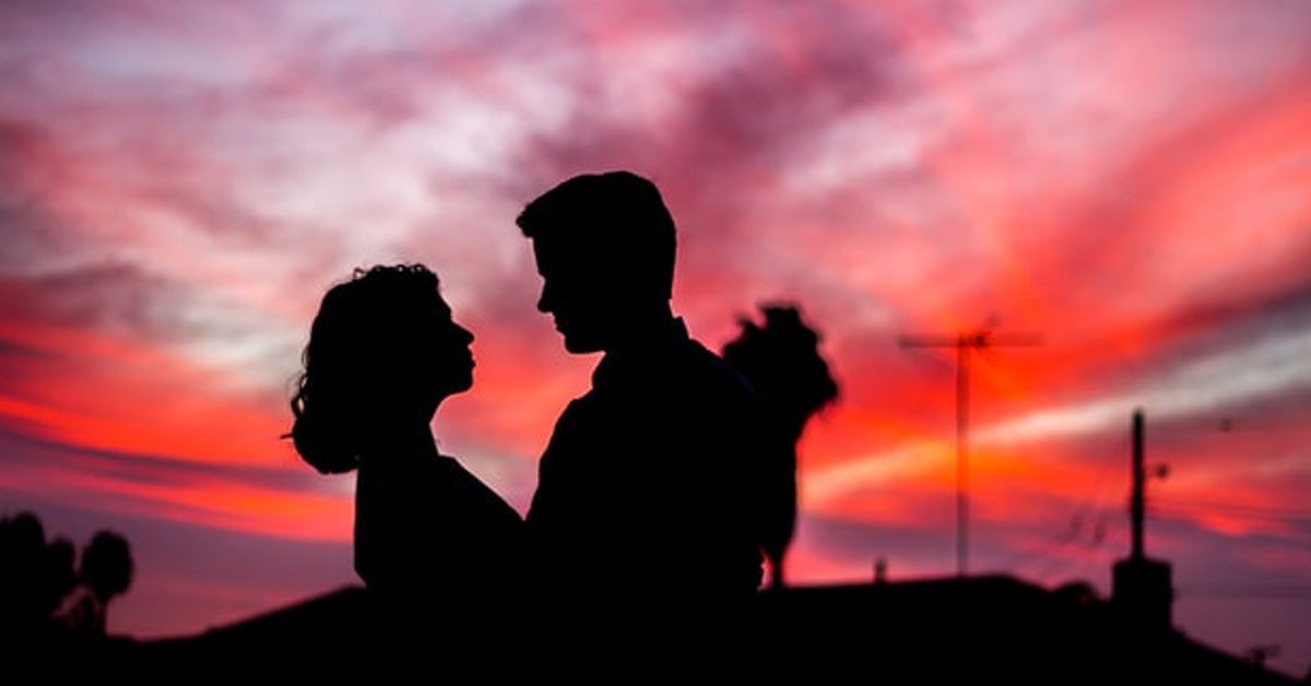 Yengesine aşık oldu