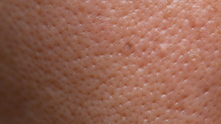 İÇİNDE C VİTAMİNİ BULUNAN SERUMLAR KULLANIN: